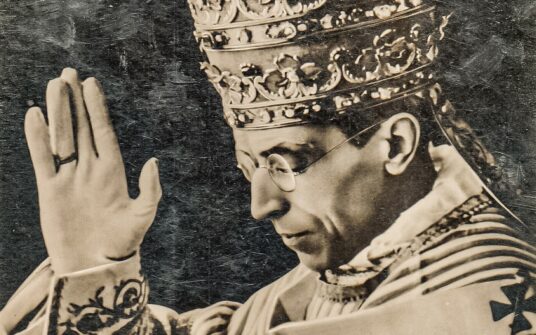 Jan Paweł II zniesławiony jak Pius XII