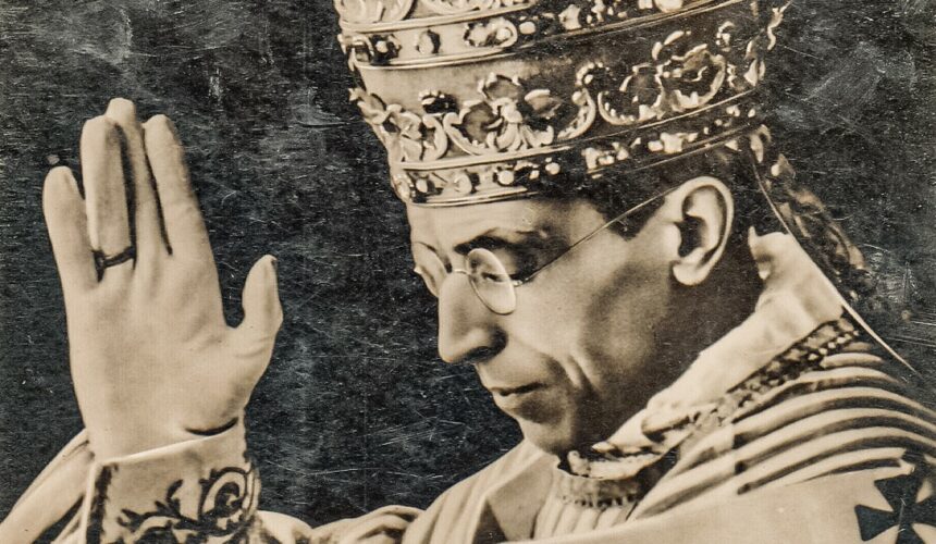 Jan Paweł II jest oczerniany jak Pius XII