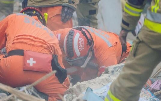 Polscy strażacy uratowali już 9 osób w Turcji! Caritas Polska organizuje zbiórkę