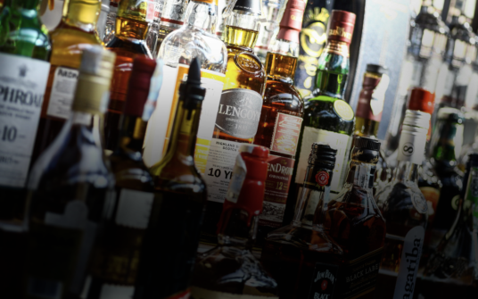 Koniec reklamy alkoholu w mediach? Ważne wnioski po dyskusji w Sejmie