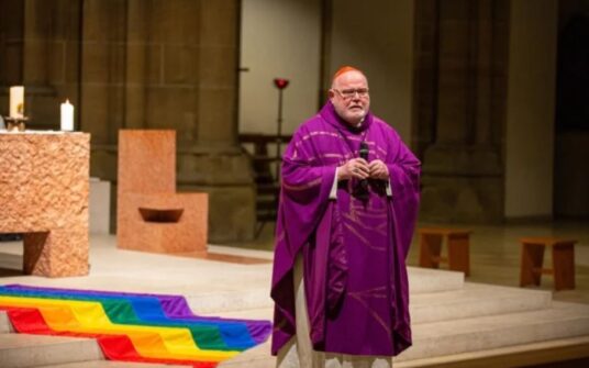 Niemieccy biskupi chcą błogosławieństwa dla par homoseksualnych