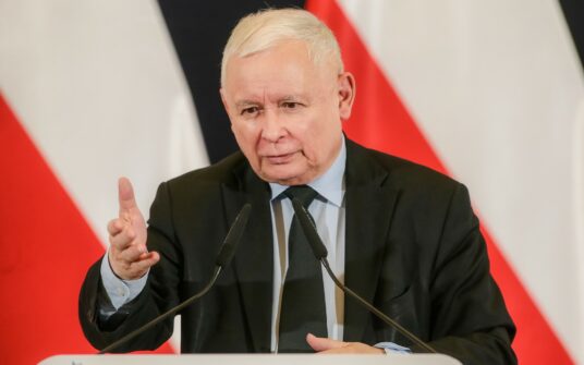 Jarosław Kaczyński wzywa do odrzucenia oszalałych eksperymentów społecznych