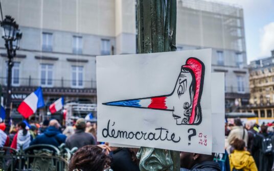 Miliony osób wyszły na francuskie ulice. Co spowodowało masowe protesty?