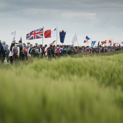 Śmierć uczestnika manifestacji w Lyonie. Przemoc wobec katolików