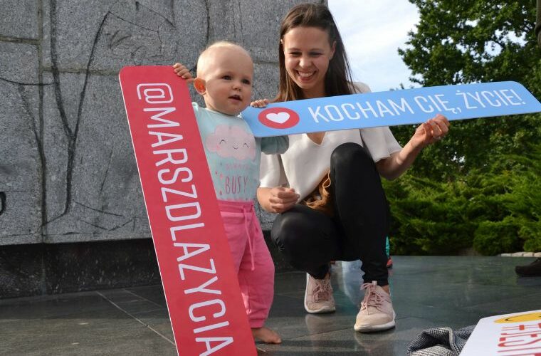 Marsze dla Życia i Rodziny przechodzą ulicami polskich miast