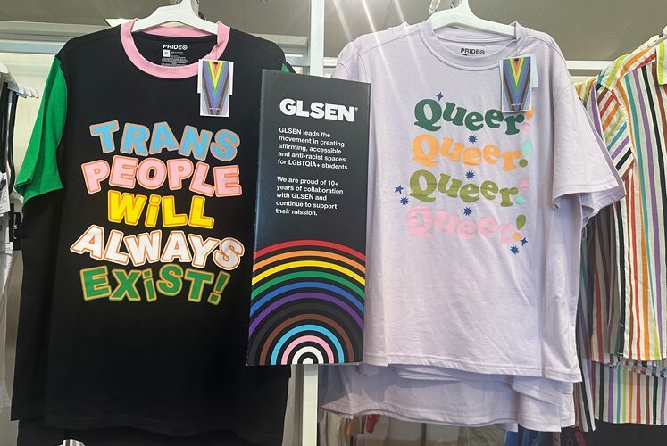 Sieć sklepów Target wypuściła tęczowe ubranka dla niemowląt