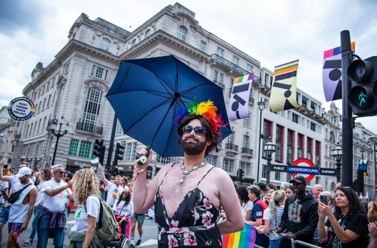 Miesiąc dumy LGBT. "Nie tak powinien wyglądać czerwiec"