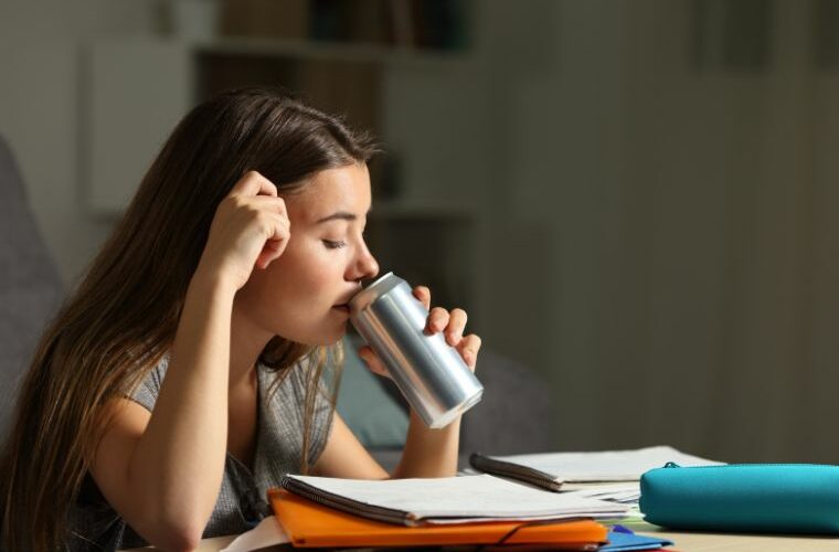 Sprzedaż napojów energetycznych nieletnim zakazana!