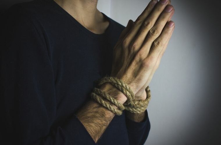 Prześladowania za poglądy w Polsce i Anglii