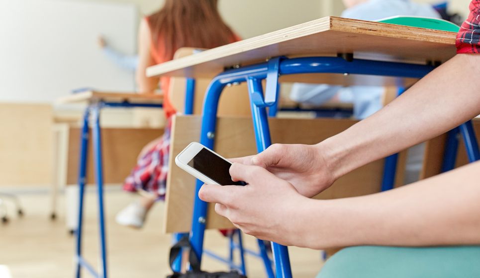 zakaz korzystania ze smartfonów na lekcjach w Holandii