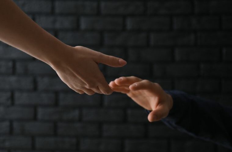 Pomoc osobom w kryzysie samobójczym. Zobacz webinar