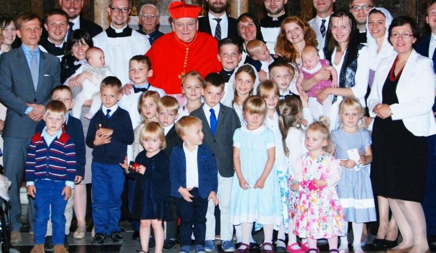 Opcja Benedykta. Stowarzyszenie odpowiada warszawskiej kurii