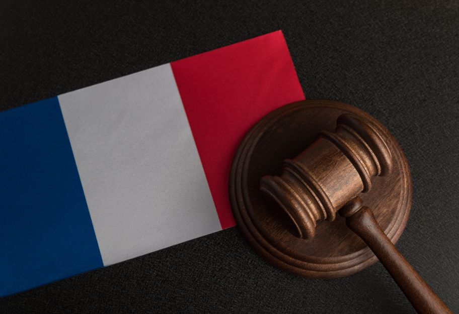Emmanuel Macron chce wpisać "prawo" do aborcji do konstytucji