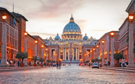 “Nie ma mowy o święceniu kobiet i zmianie nauczania ws. homoseksualizmu”. Watykan odpowiada episkopatowi Niemiec