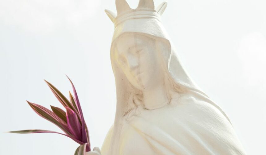 Restauracja „Madonna” profanuje wizerunki Matki Bożej