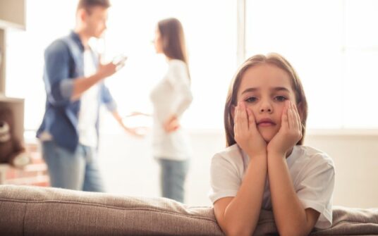 Rozwód oczami dziecka. Jak pomóc maluchom w traumie rozpadu rodziny?