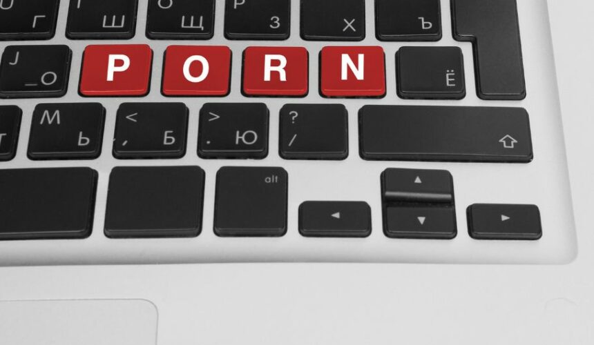 Jak ochronić dziecko przed pornografią?