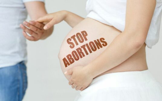 Badania wskazują jednoznacznie: większość Polaków przeciwna aborcji na życzenie