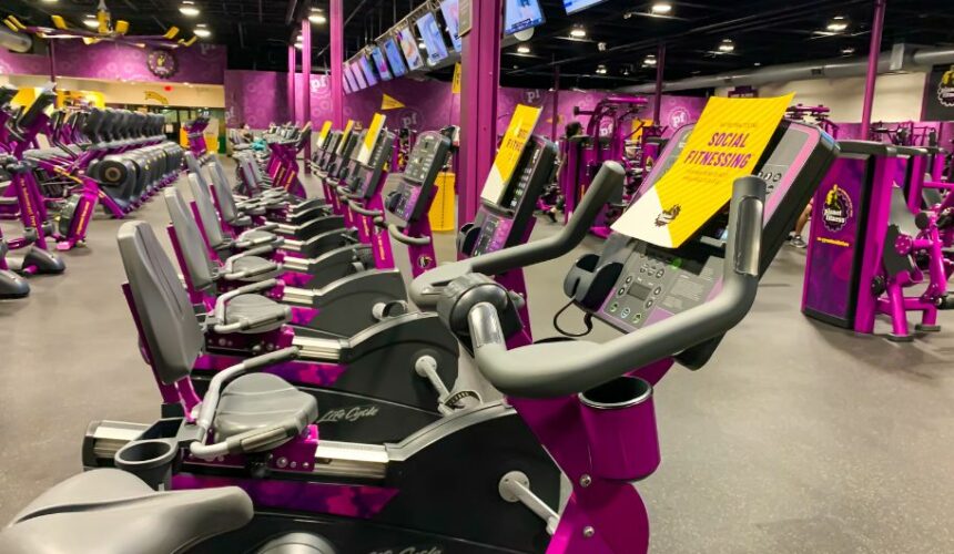 Planet Fitness transgender stracili kasę