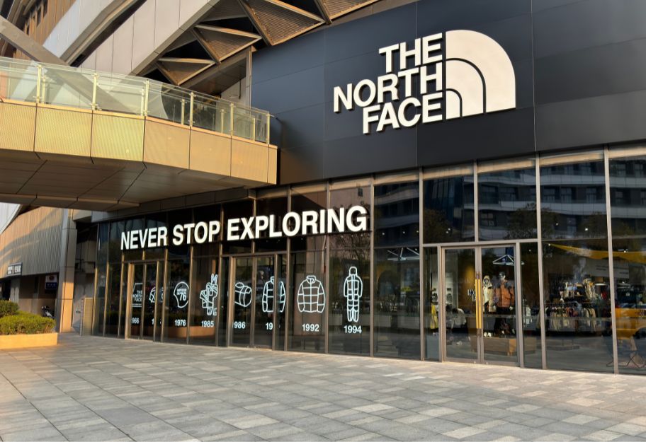North Face finansuje transwestytów