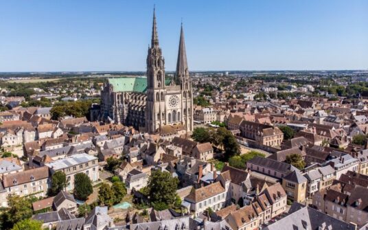 Chrześcijanie z całego świata idą w pielgrzymce do Chartres