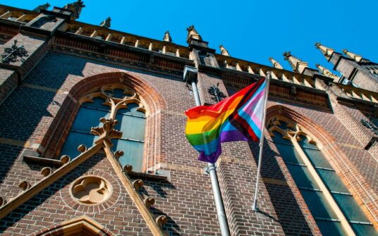Protestancki kościół zgodził się na kapłanów-LGBT. Milion wiernych odeszło