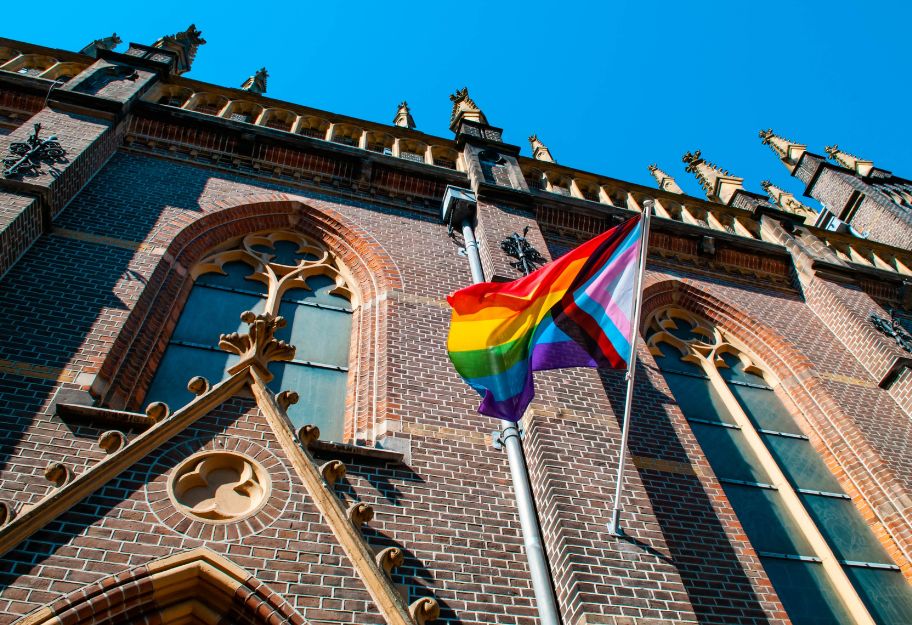 Milion wiernych opuściło zgromadzenie na wieść o kapłanach LGBT