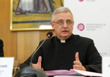 Ks. Tomasik o religii w szkołach: Porozumienia nie było. Nikt Kościoła o zgodę nie pytał