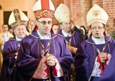 Abp Polak: Kościół wdraża tzw. ustawę Kamilka i podnosi standardy ochrony małoletnich [WYWIAD]