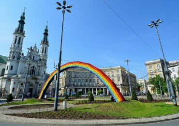 Powrót “Tęczy” na plac Zbawiciela w Warszawie