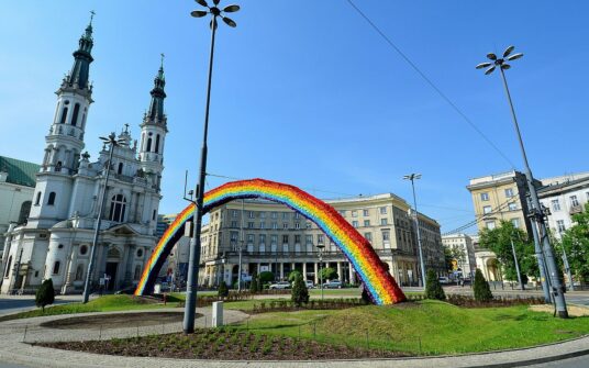 Powrót “Tęczy” na plac Zbawiciela w Warszawie