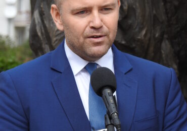 Prezydent Nawrocki zawetował ustawę wiatrakową: stanowczy sprzeciw wobec Zielonego Ładu i lobbingu
