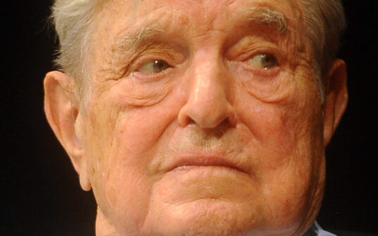 Raport ujawnia, jak Soros finansuje lewicową przemoc